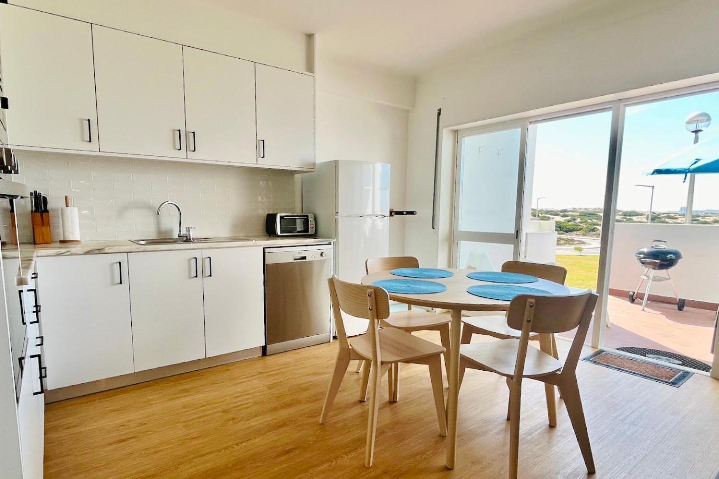 Apartamento Luciana - Beachside, Balcony, Sunset View Ferrel  Eksteriør billede