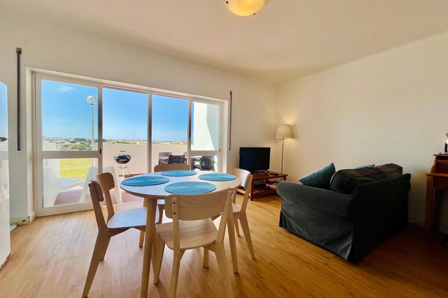 Apartamento Luciana - Beachside, Balcony, Sunset View Ferrel  Eksteriør billede